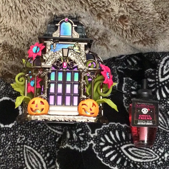 Bath & Body Works Other - Bath and body works Halloween conservatory projector plug w ghoulfriend refill